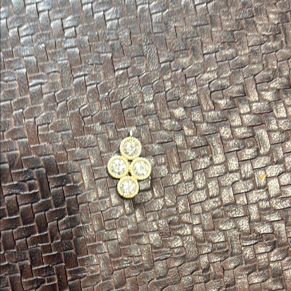 Elegant Gold four Circle pendant no chain